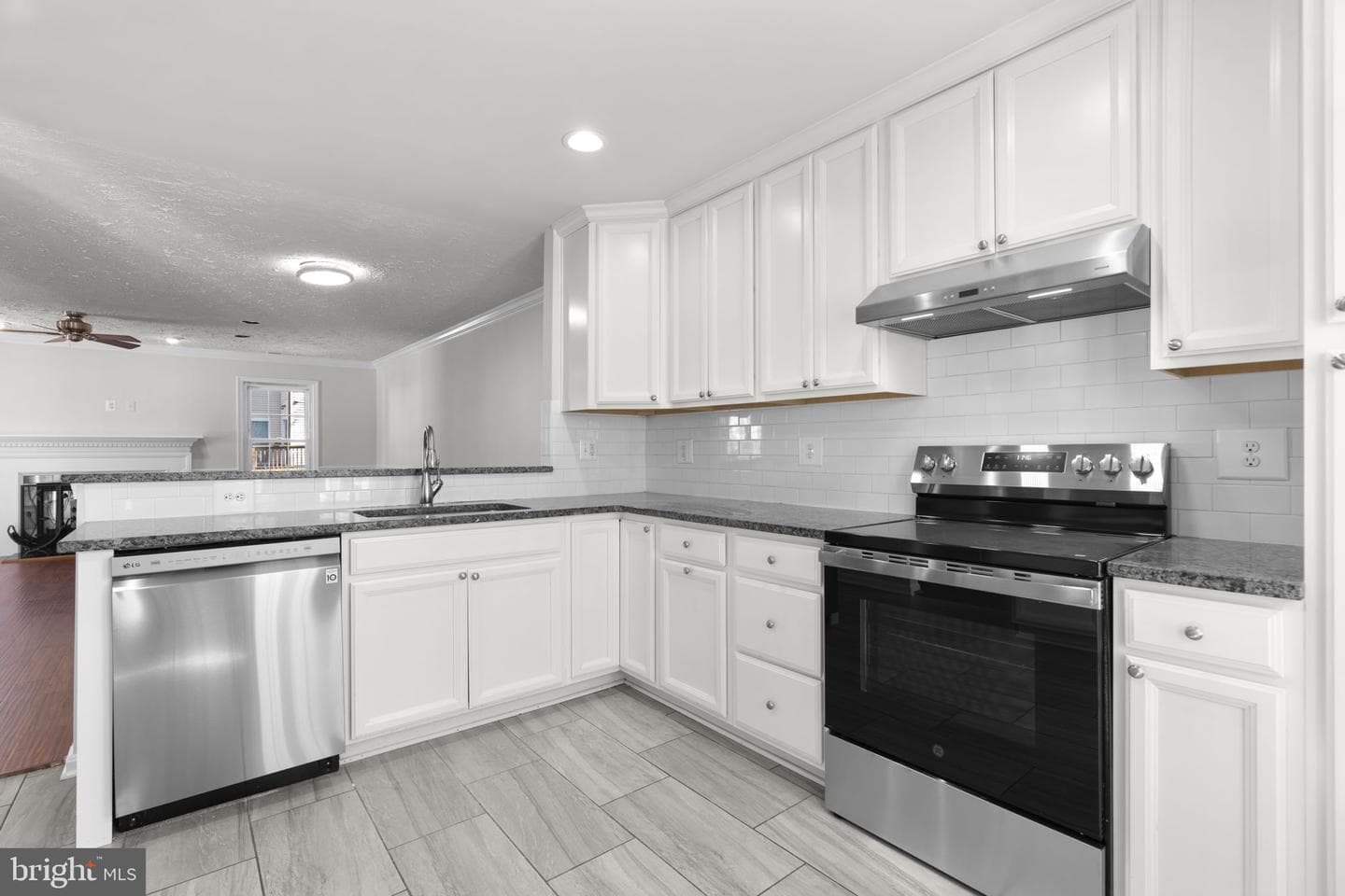 1472 Lowell Court photo 9