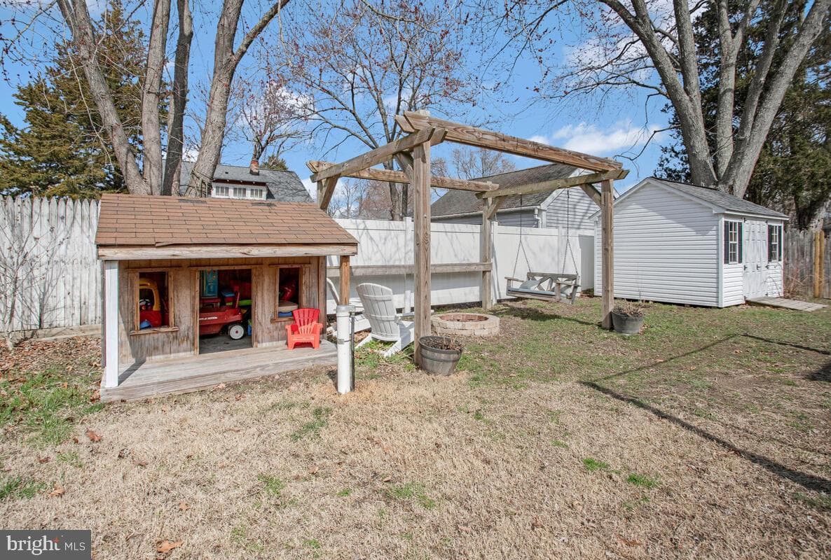 1168 Maple Avenue photo 32