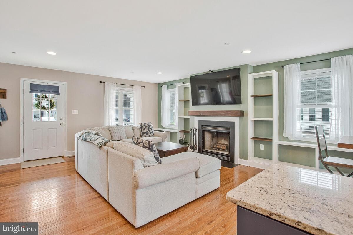 1168 Maple Avenue photo 8