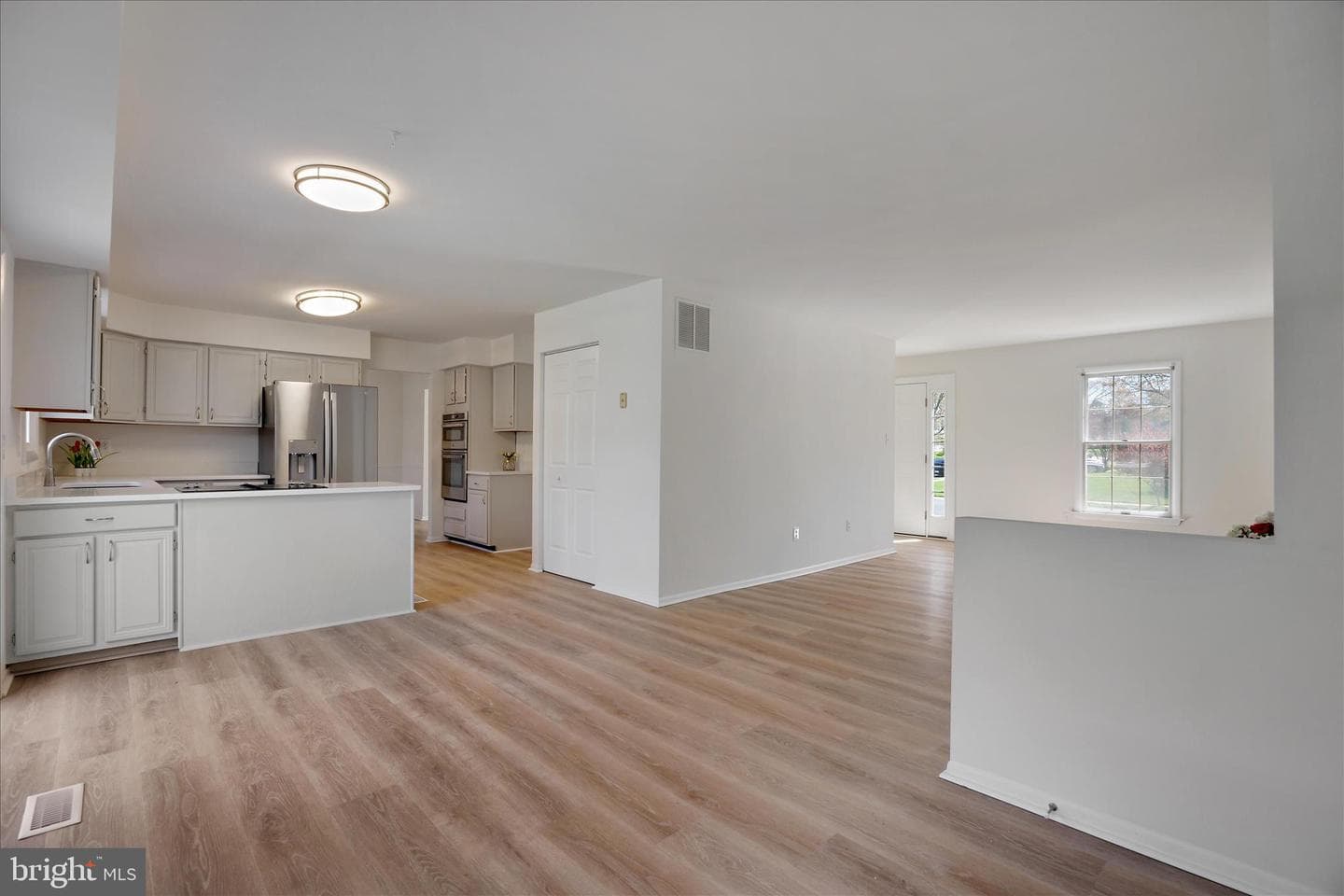 284 Tolstoy Lane photo 2