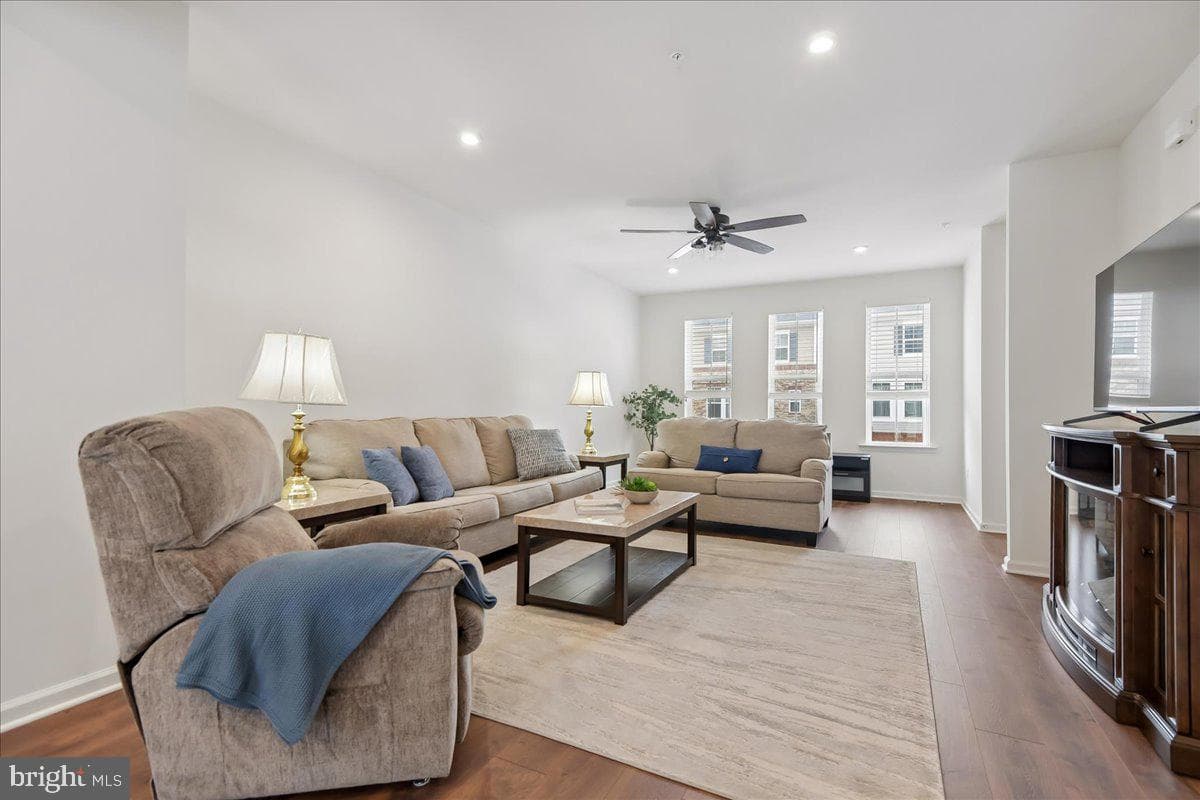 1813 Iris Lane photo 11