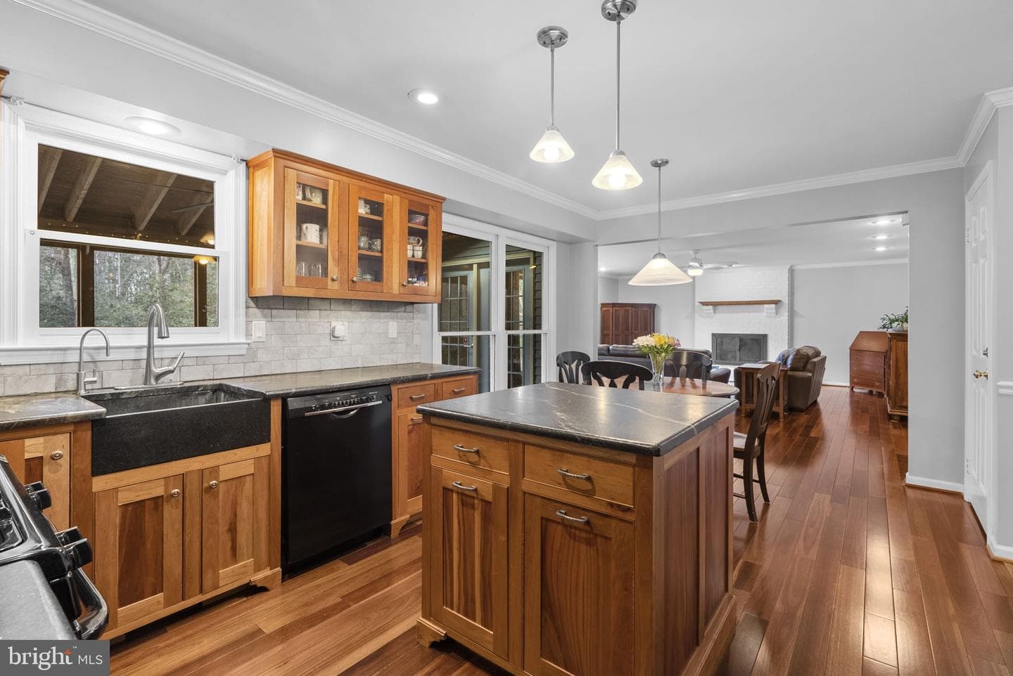 212 Ambleside Drive photo 10