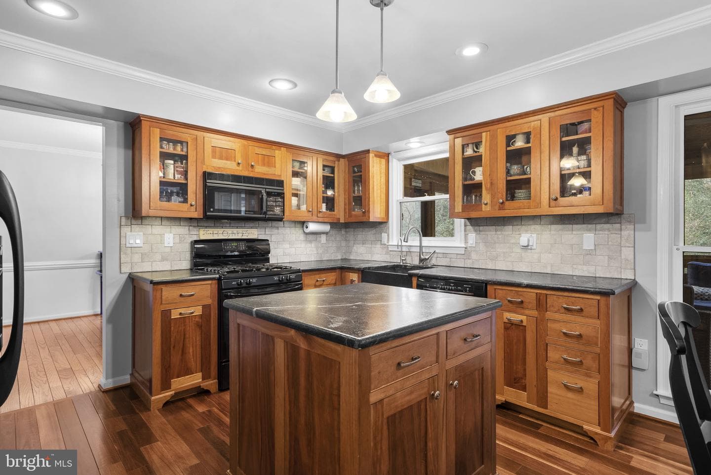 212 Ambleside Drive photo 11