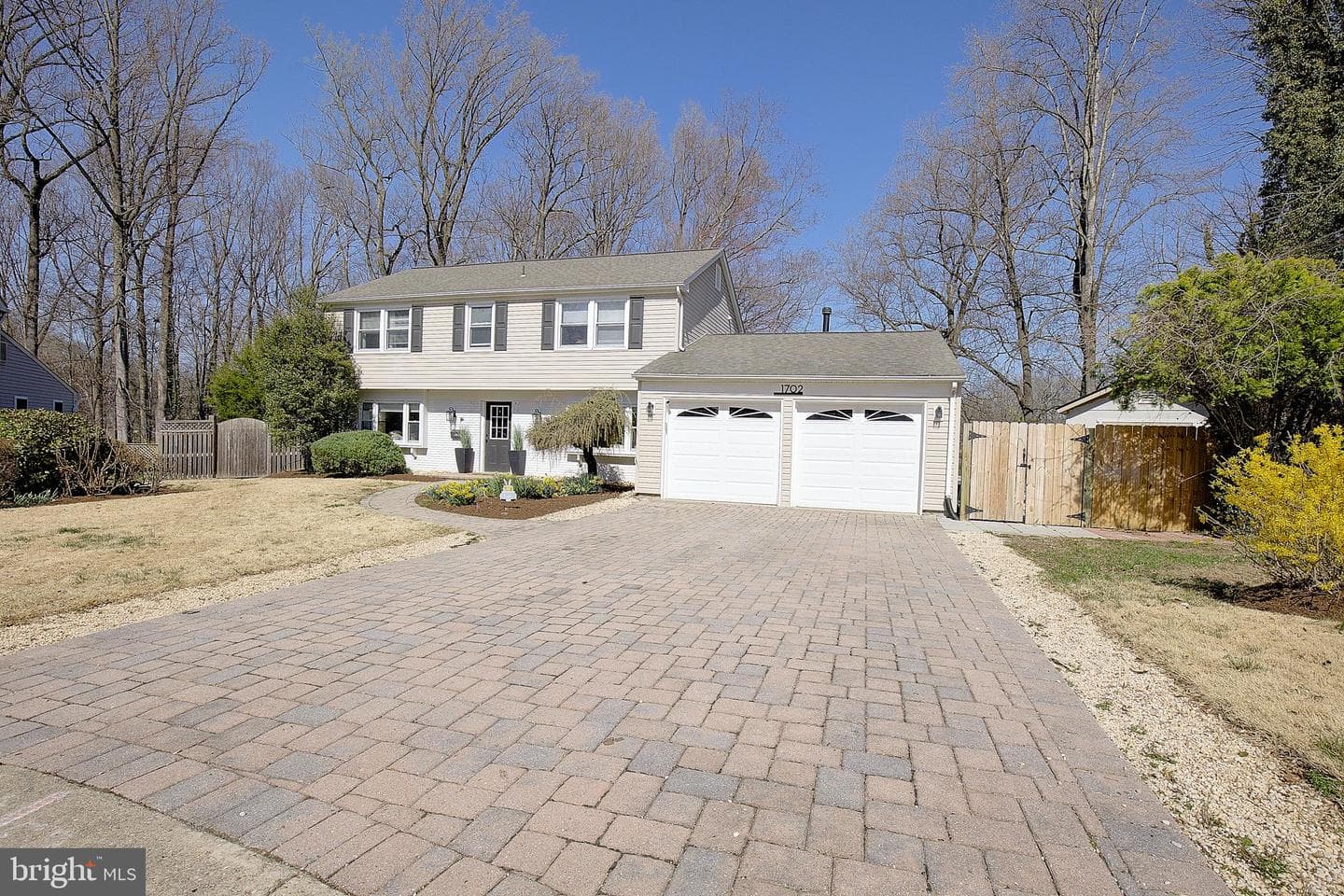 1702 Saxony Place photo 3
