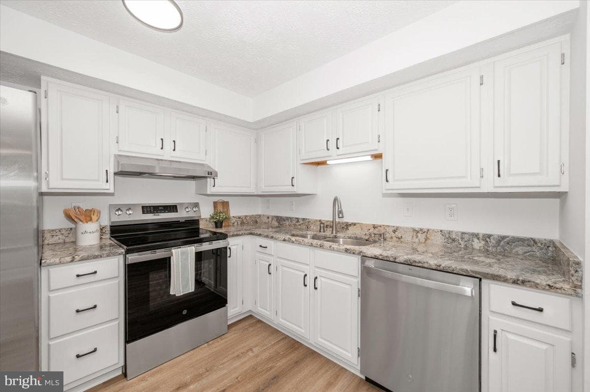 8236 Shady Nook Court photo 6