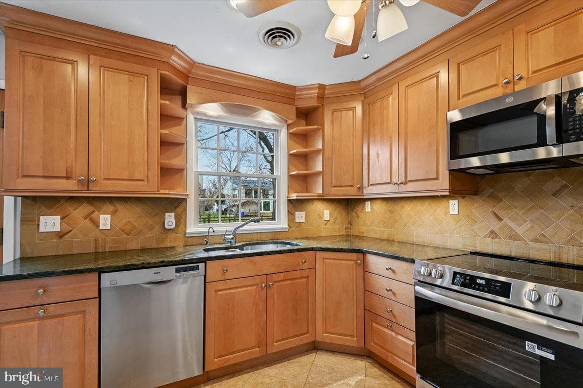 1266 Seabright Drive photo 3