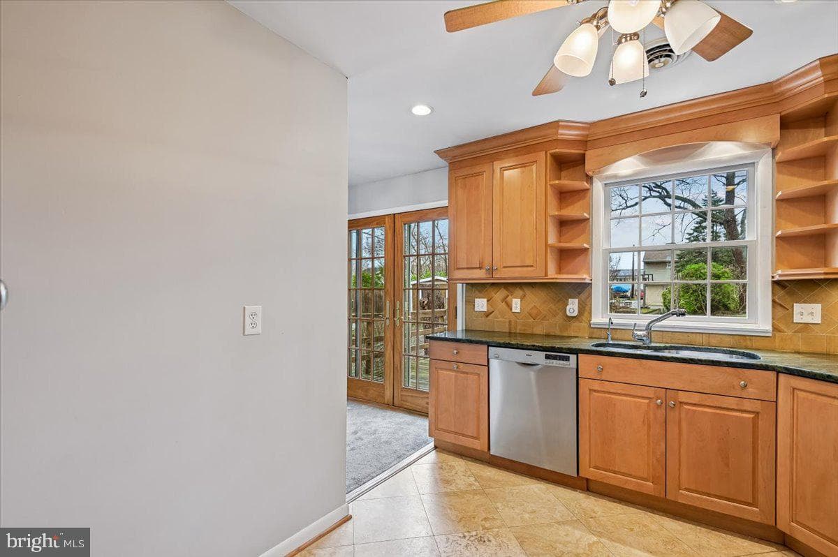 1266 Seabright Drive photo 4