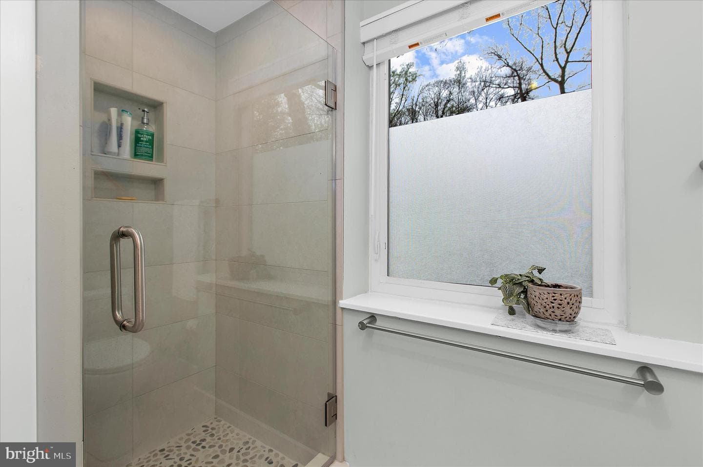 2642 Queen Anne Circle photo 32