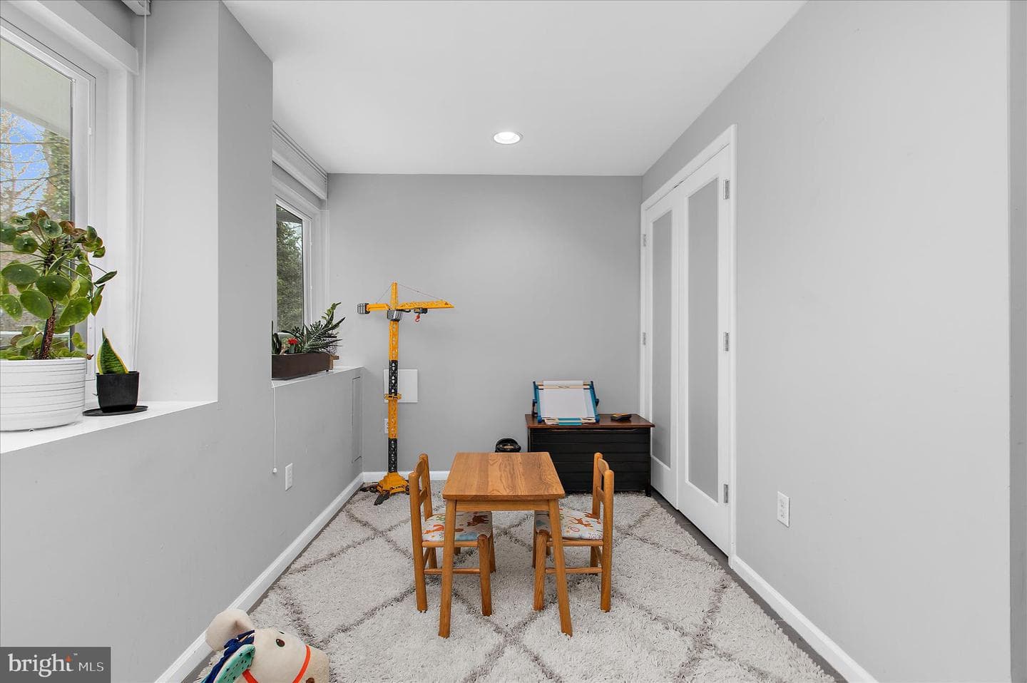 2642 Queen Anne Circle photo 35