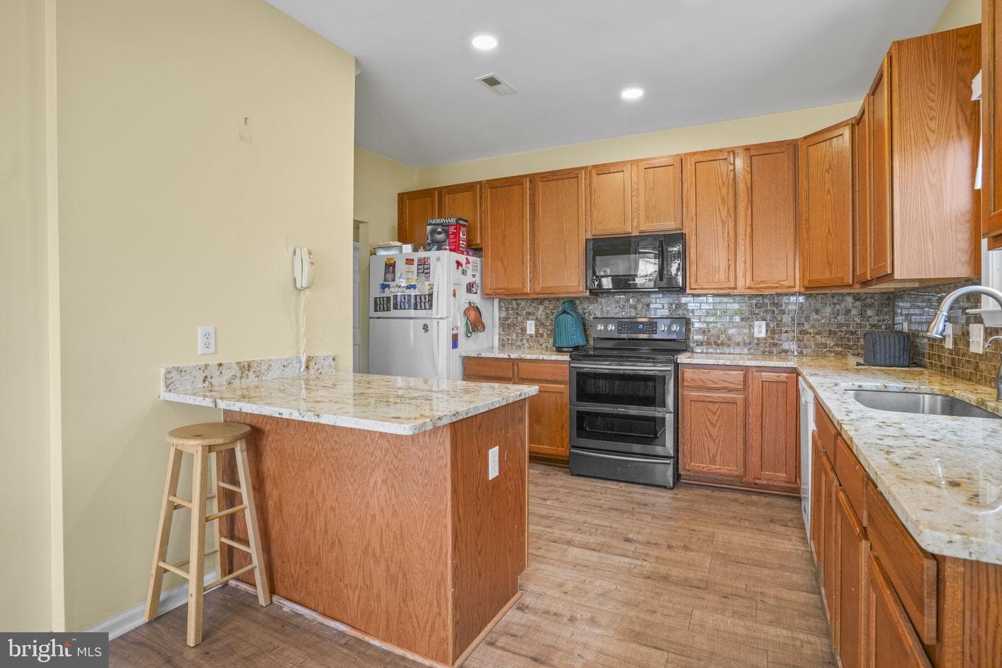 1006 Henry Avenue photo 3