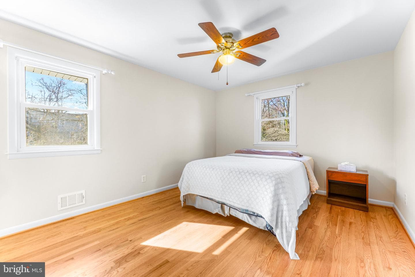 310 Fernwood photo 32