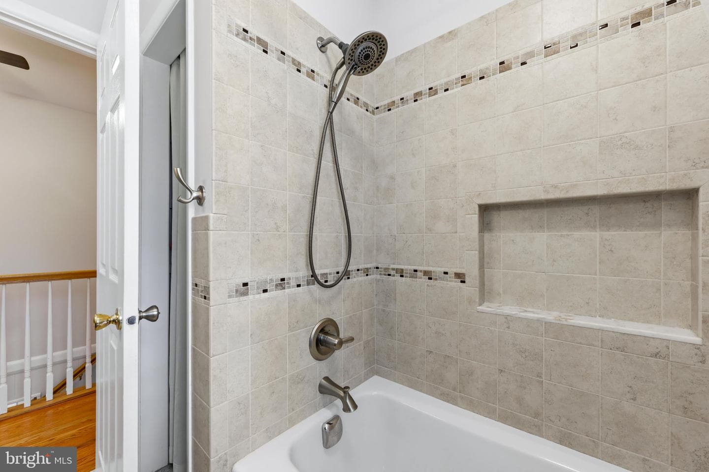 310 Fernwood photo 40