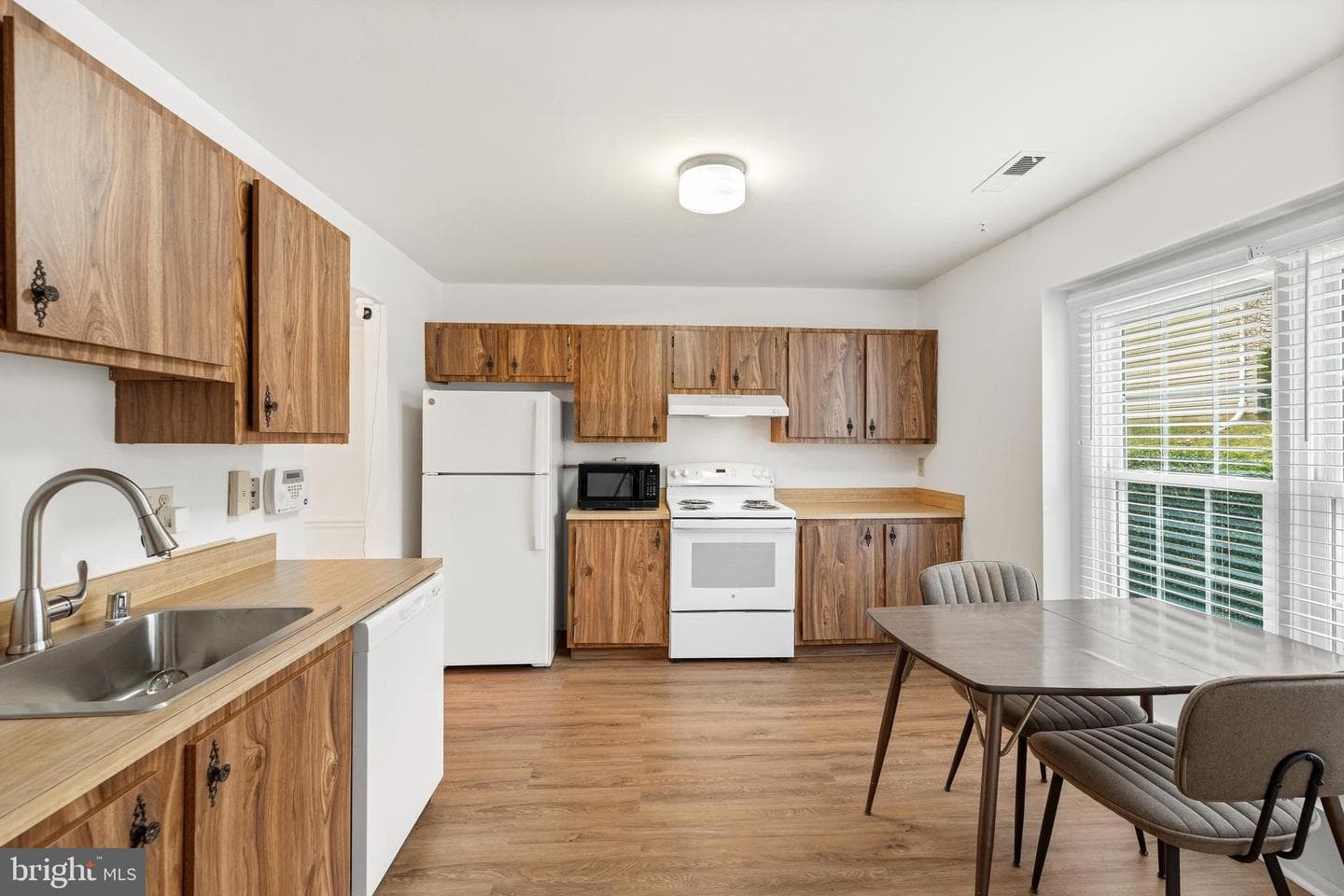 1250 Stonewood Court photo 4