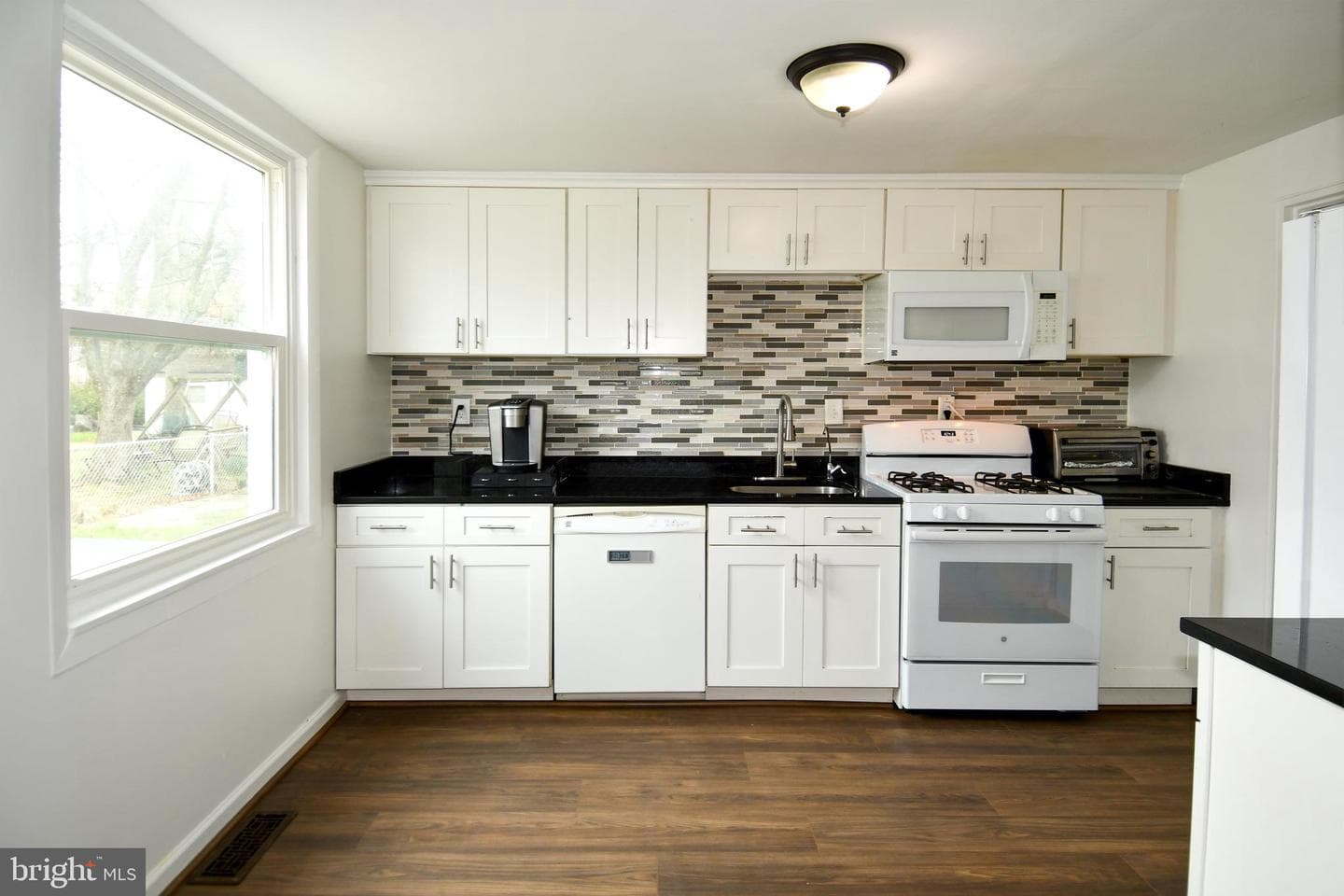 1011 Londonderry Drive photo 9