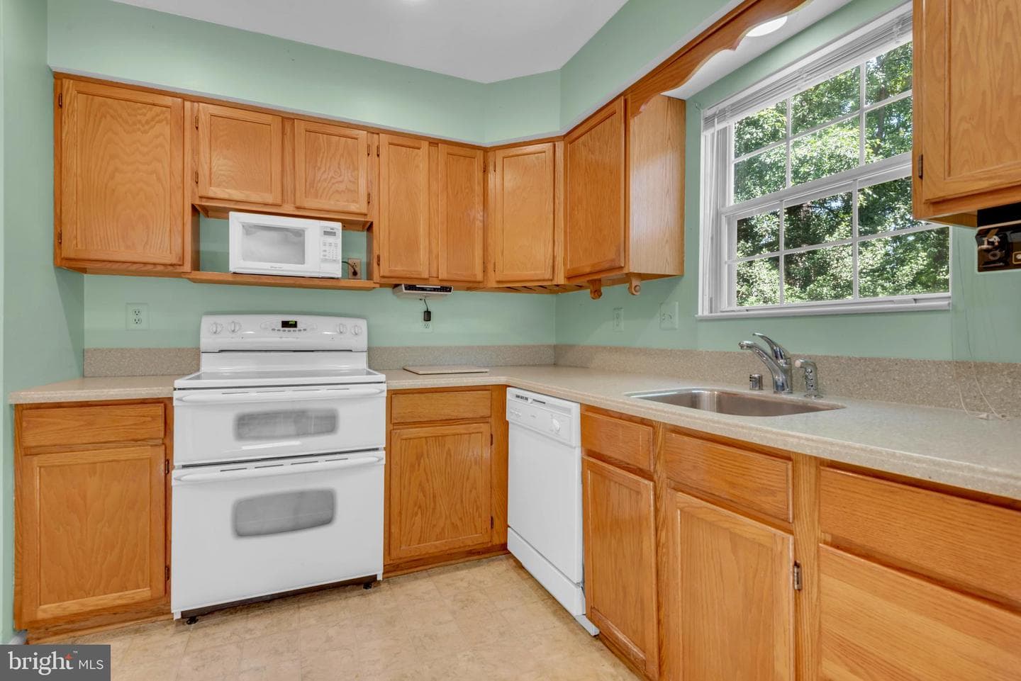285 Shakespeare Drive photo 22
