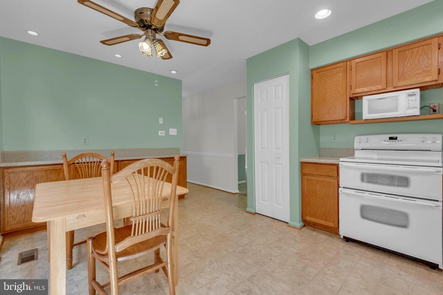 285 Shakespeare Drive photo 23
