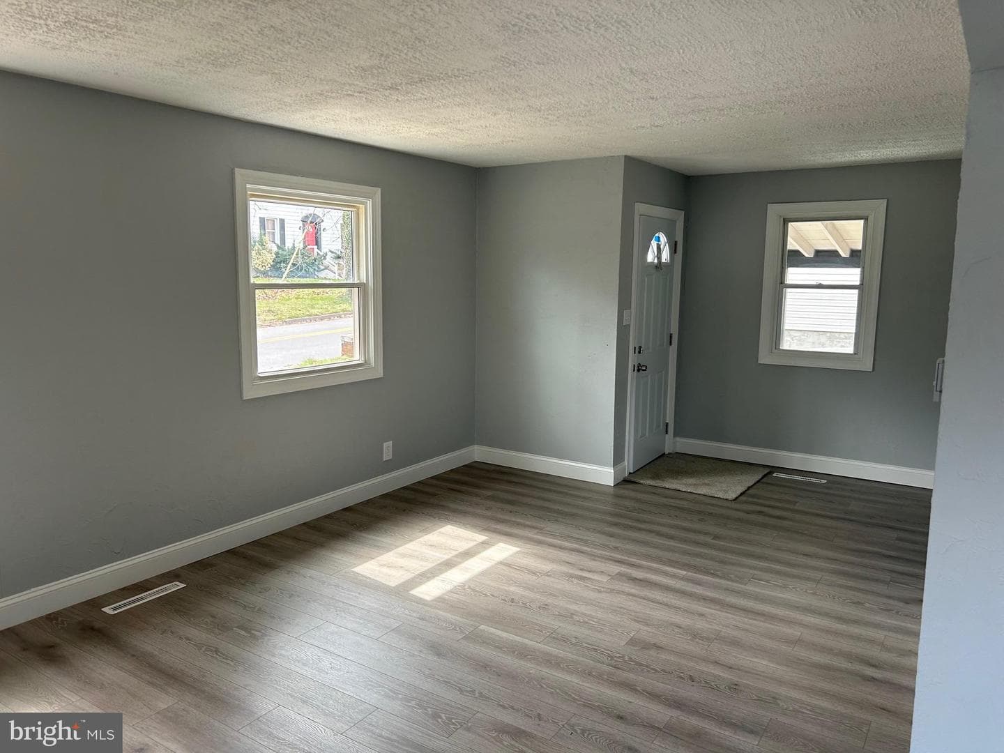 212 Sycamore Road photo 3