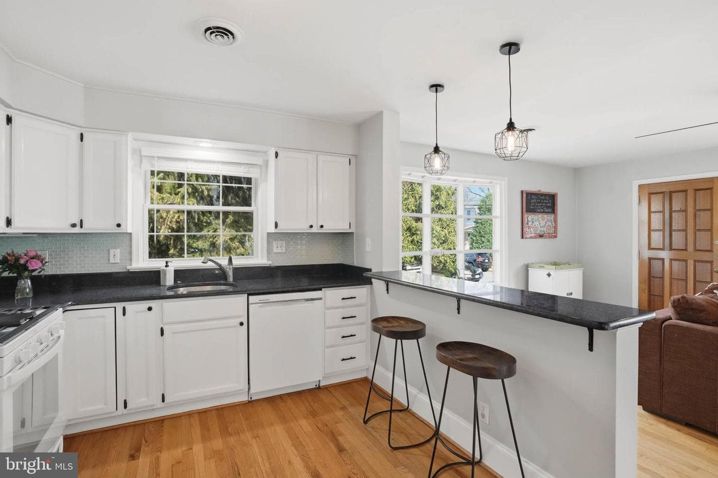 11 Glen Avenue N photo 9