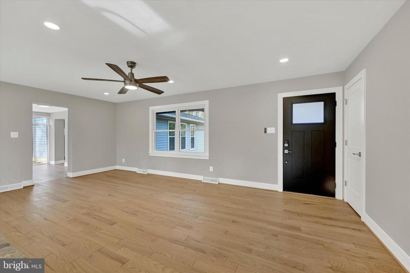 1254 Sheridan Road photo 3