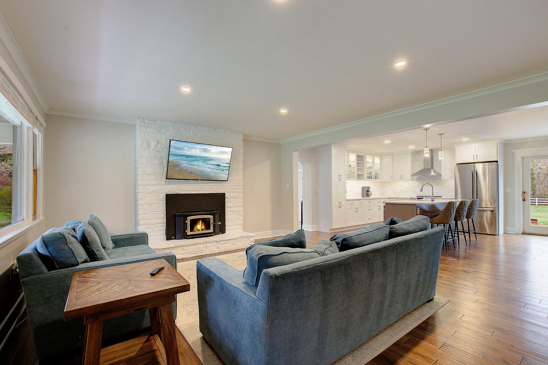818 Cedarcroft Drive photo 4