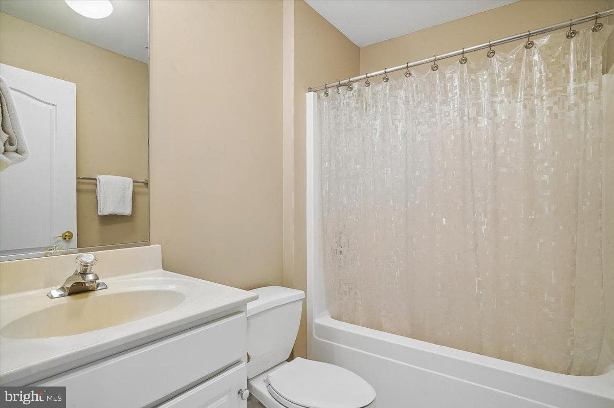 7001 Clinton Court #7b photo 32