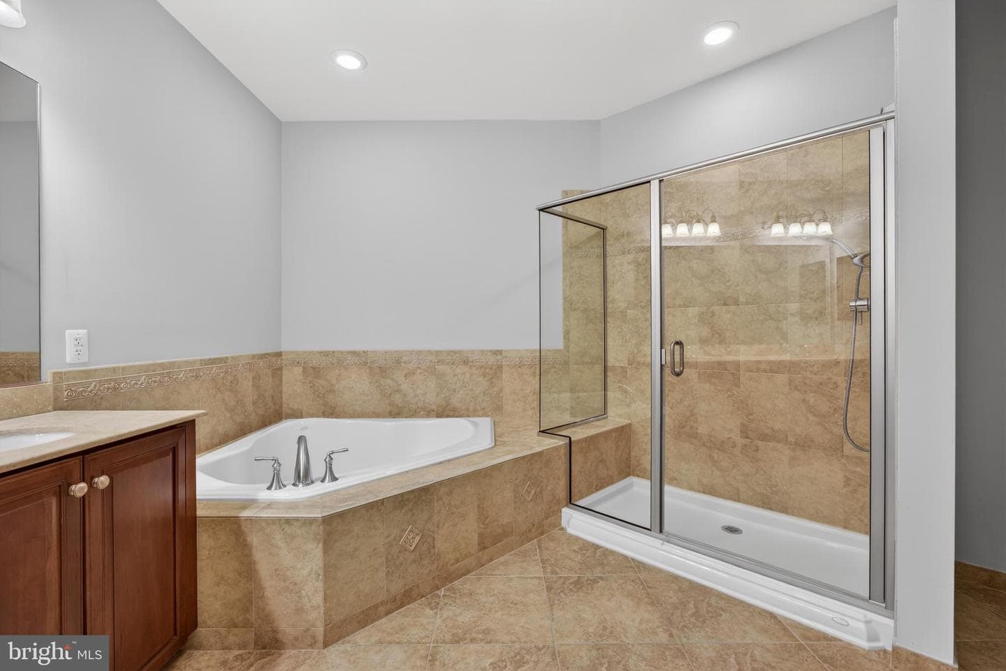 1915 Towne Centre Boulevard #403 photo 33