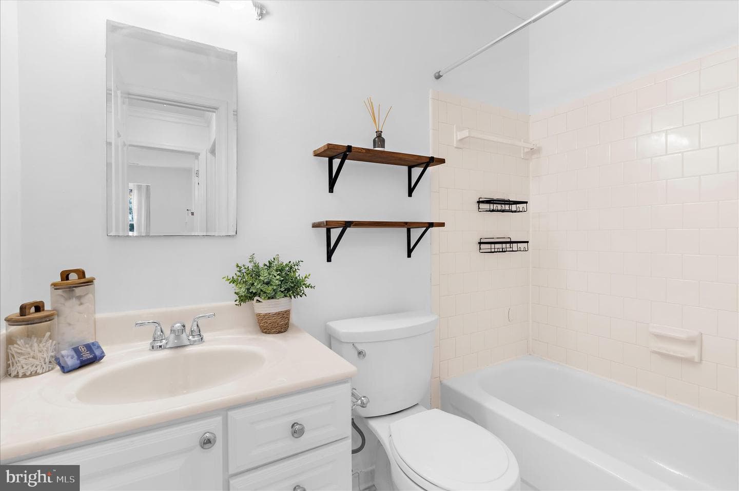 1480 Carlyle Court #109 photo 23
