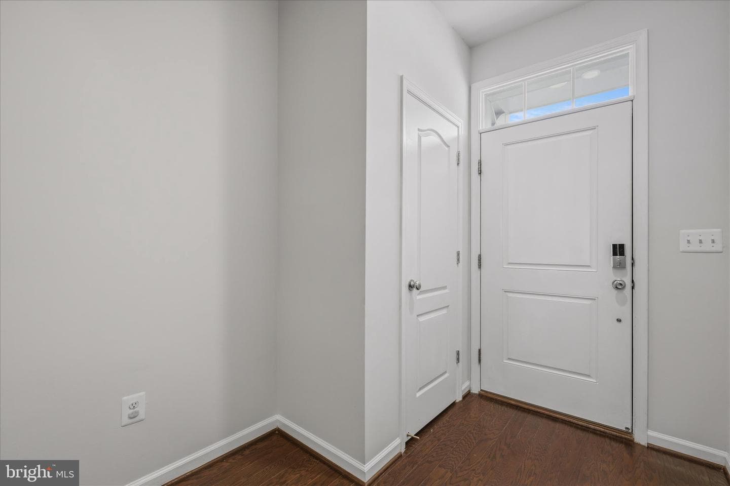 2708 Wessex Circle photo 3