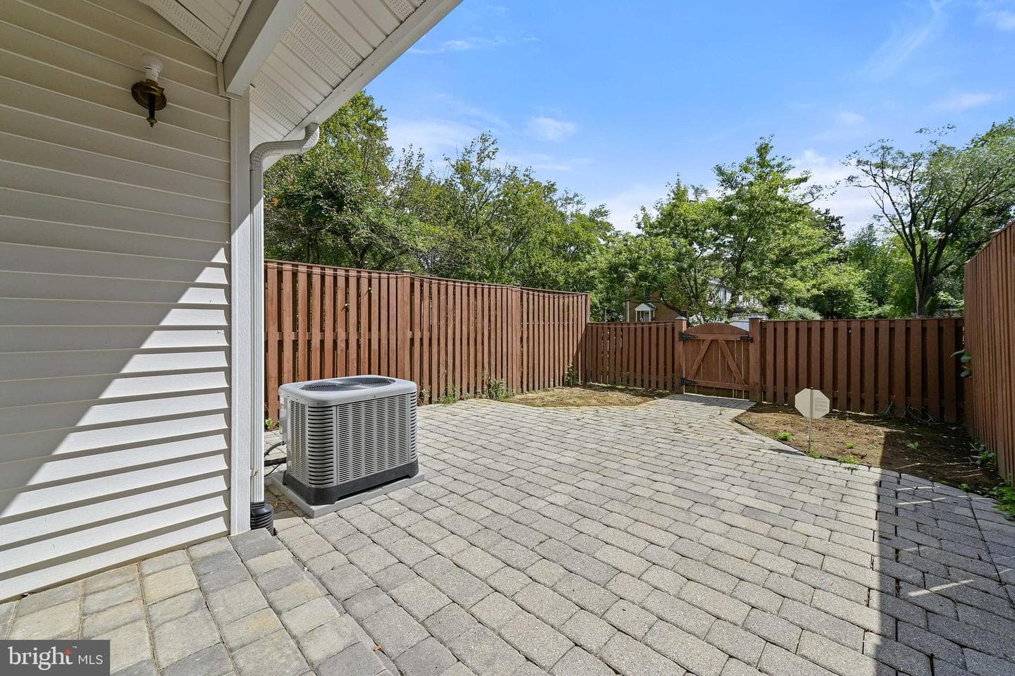 130 Dumbarton Drive photo 14