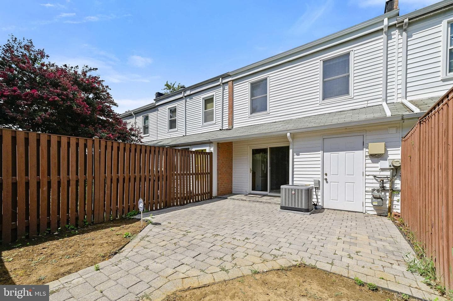 130 Dumbarton Drive photo 16