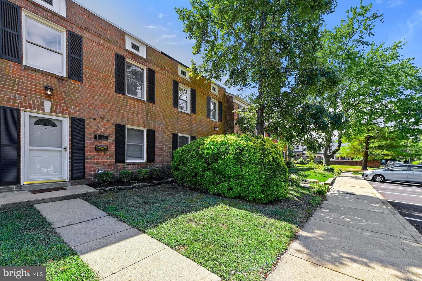 130 Dumbarton Drive photo 2