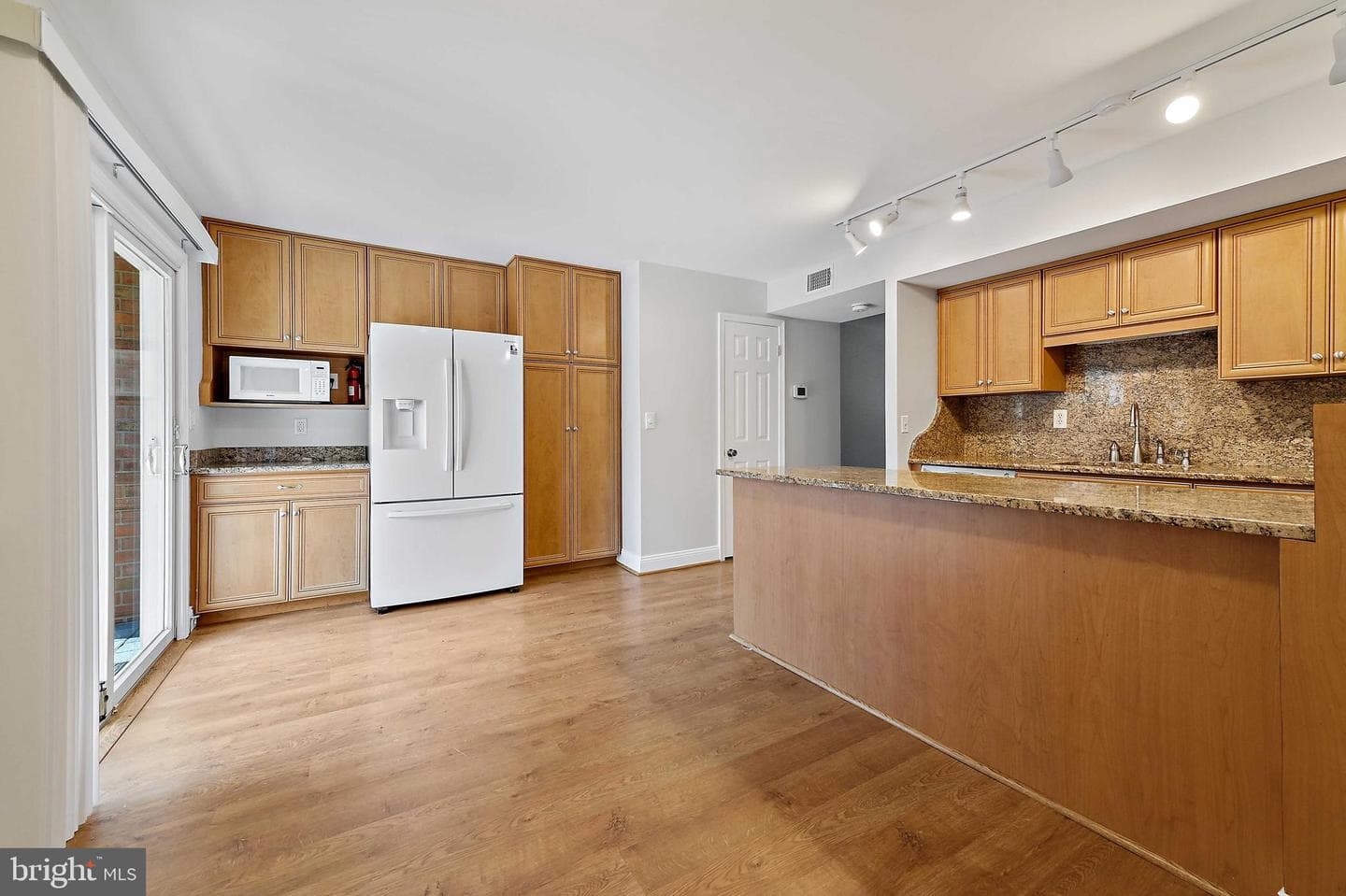 130 Dumbarton Drive photo 4