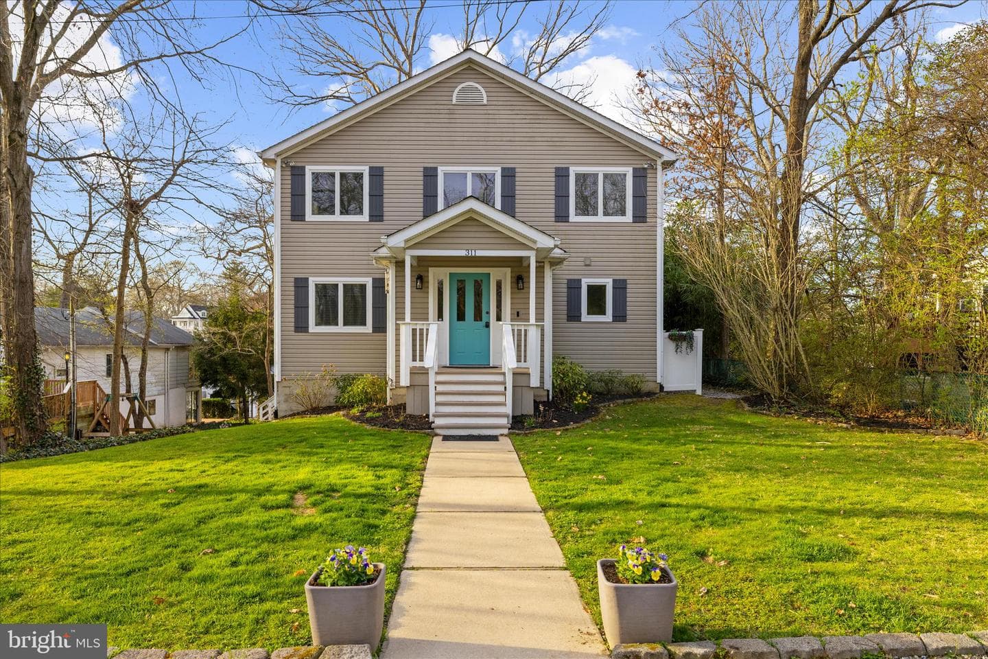 311 South Drive photo 3