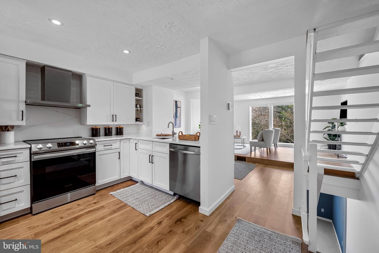 8121 Tower Bridge Drive photo 4