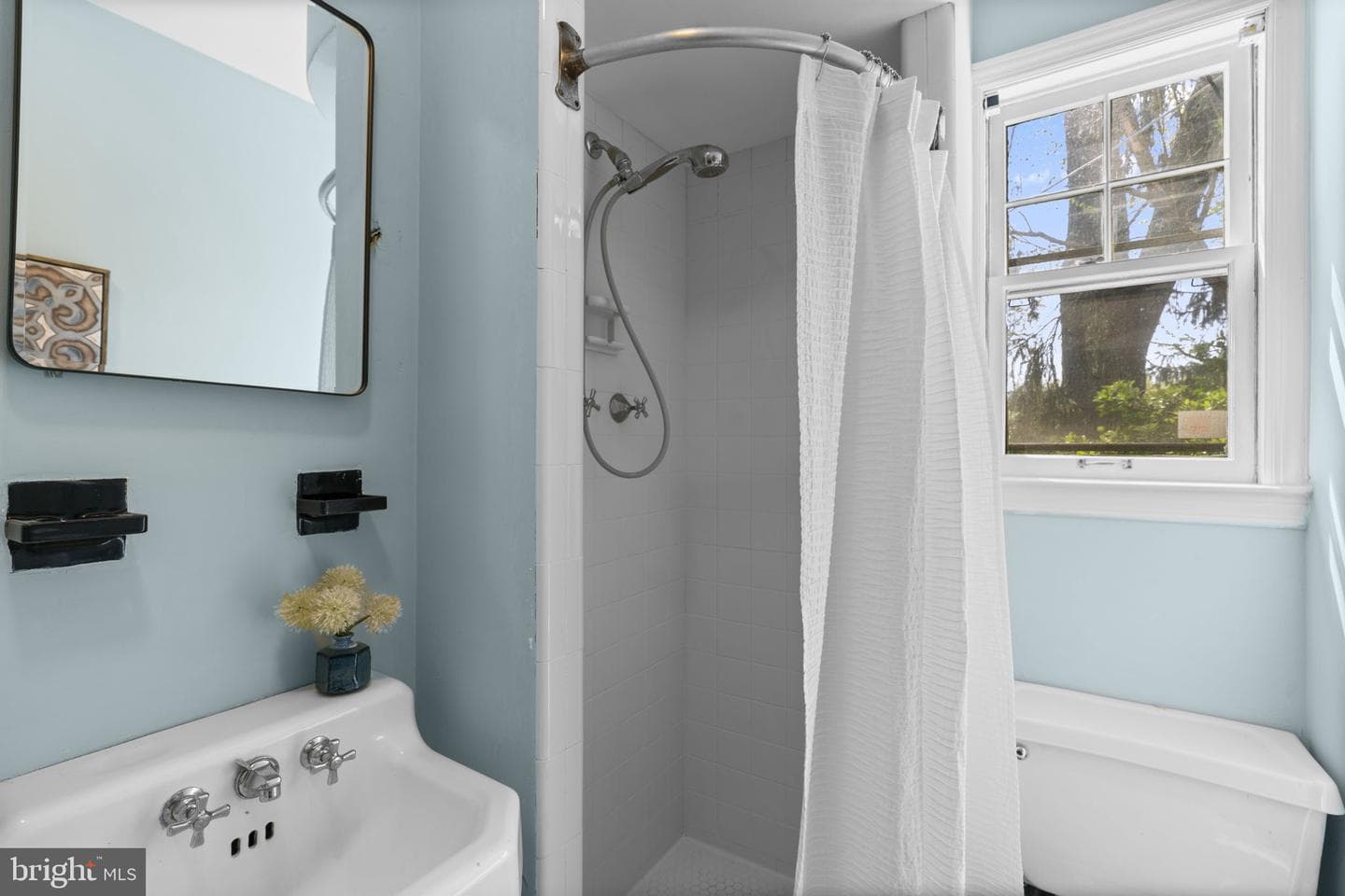 211 W Maple Road photo 18