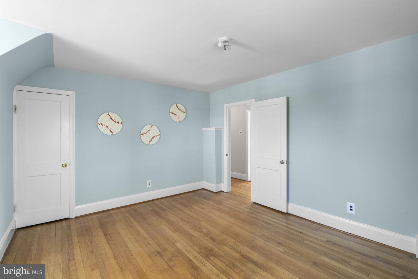 211 W Maple Road photo 25