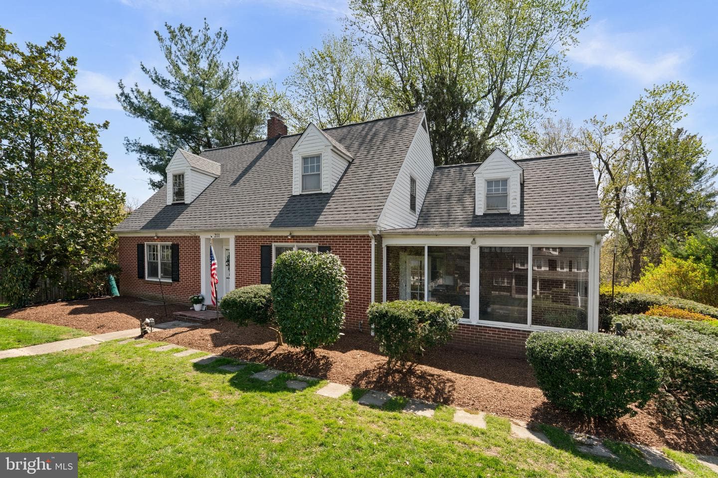 211 W Maple Road photo 3