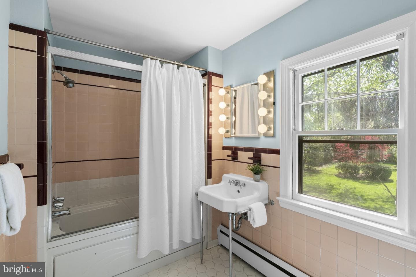 211 W Maple Road photo 31