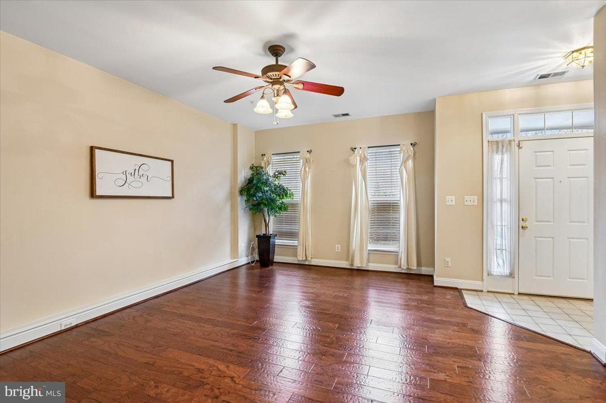 807 Oyster Court photo 2