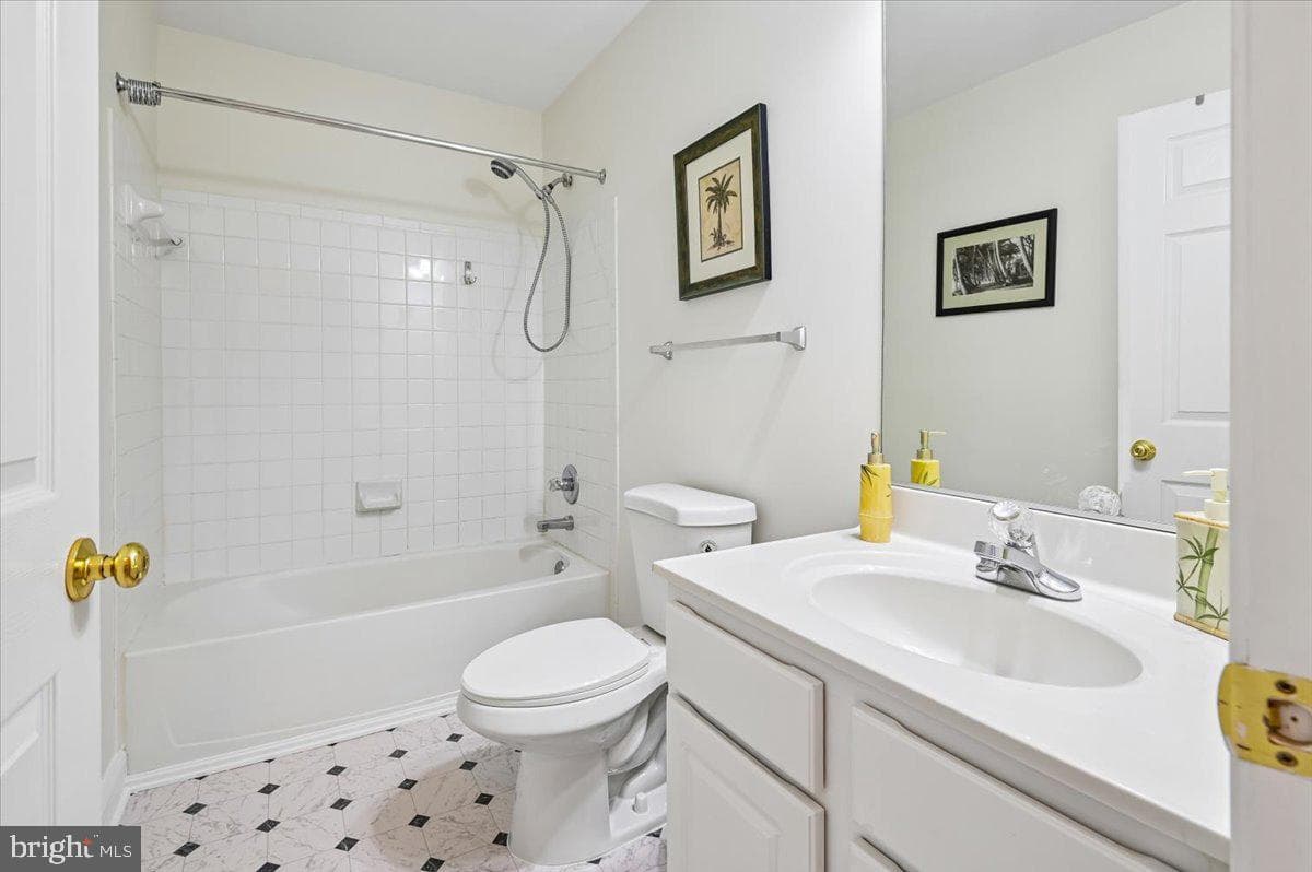807 Oyster Court photo 9