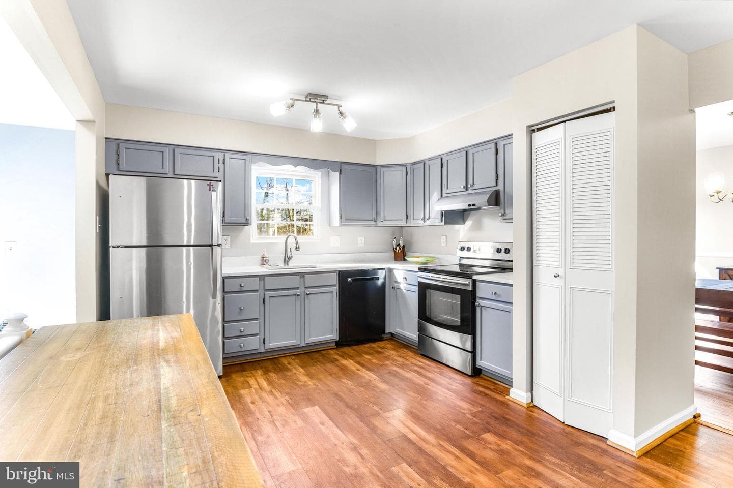 276 Shakespeare Drive photo 10