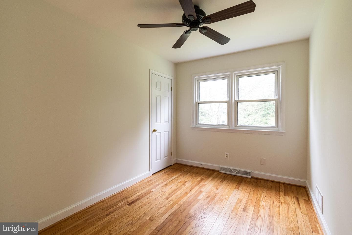 885 Cecil Avenue S photo 23