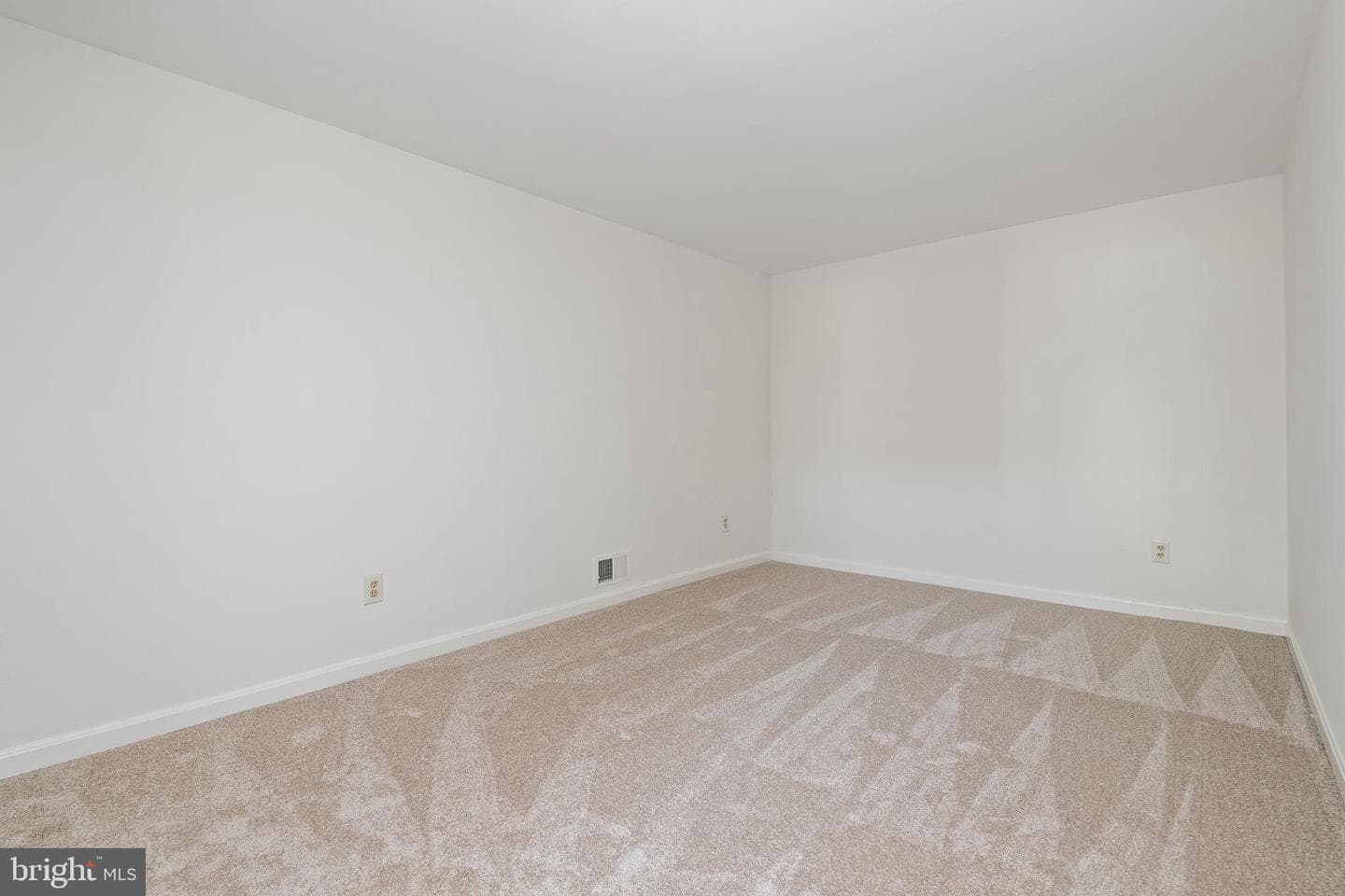 1788 Rochester Street photo 50