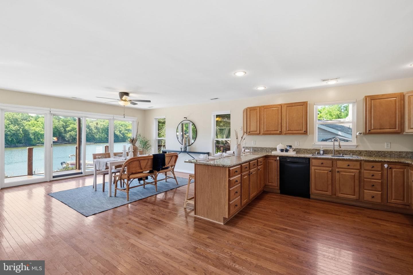 426 Riverside Drive photo 3
