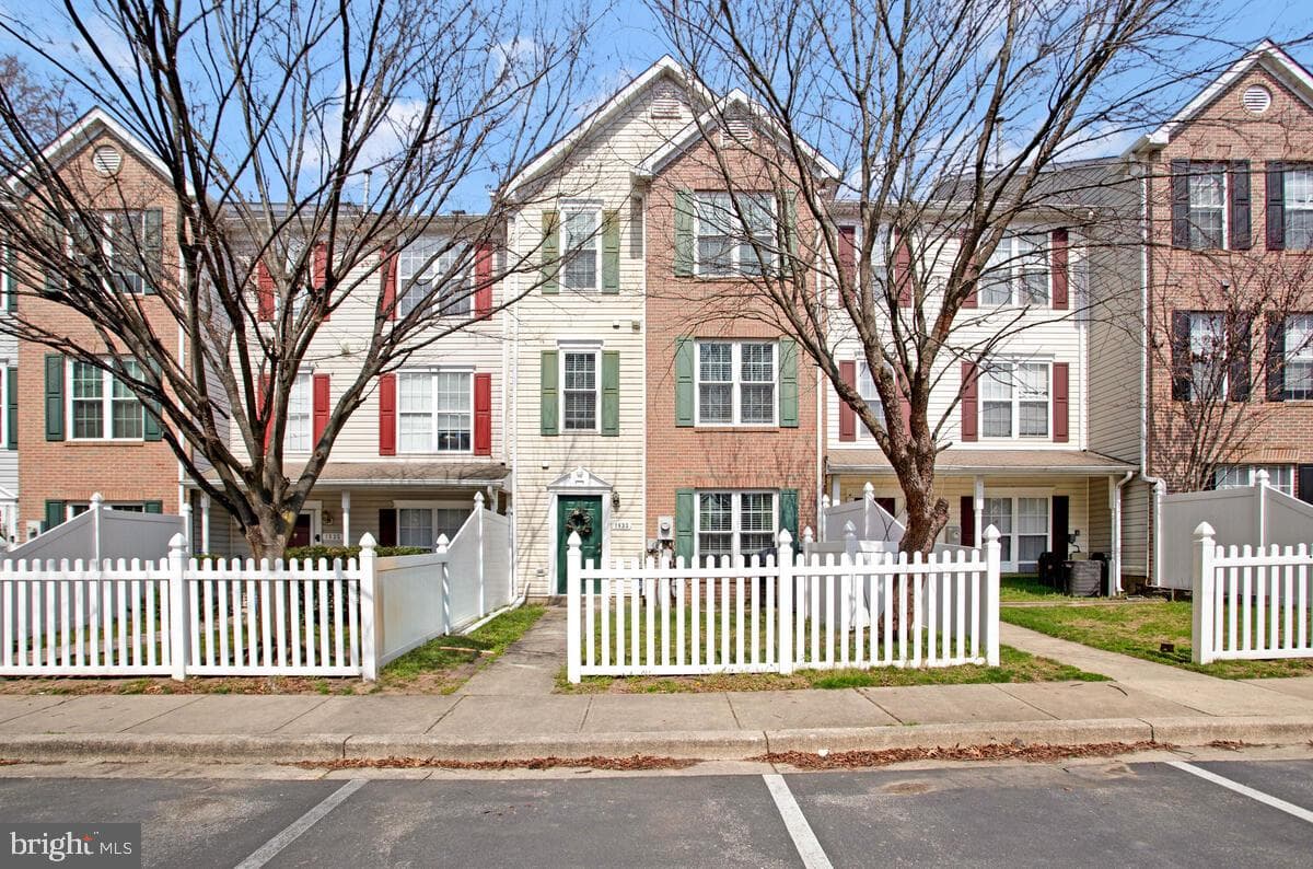 1833 Watch House Circle S