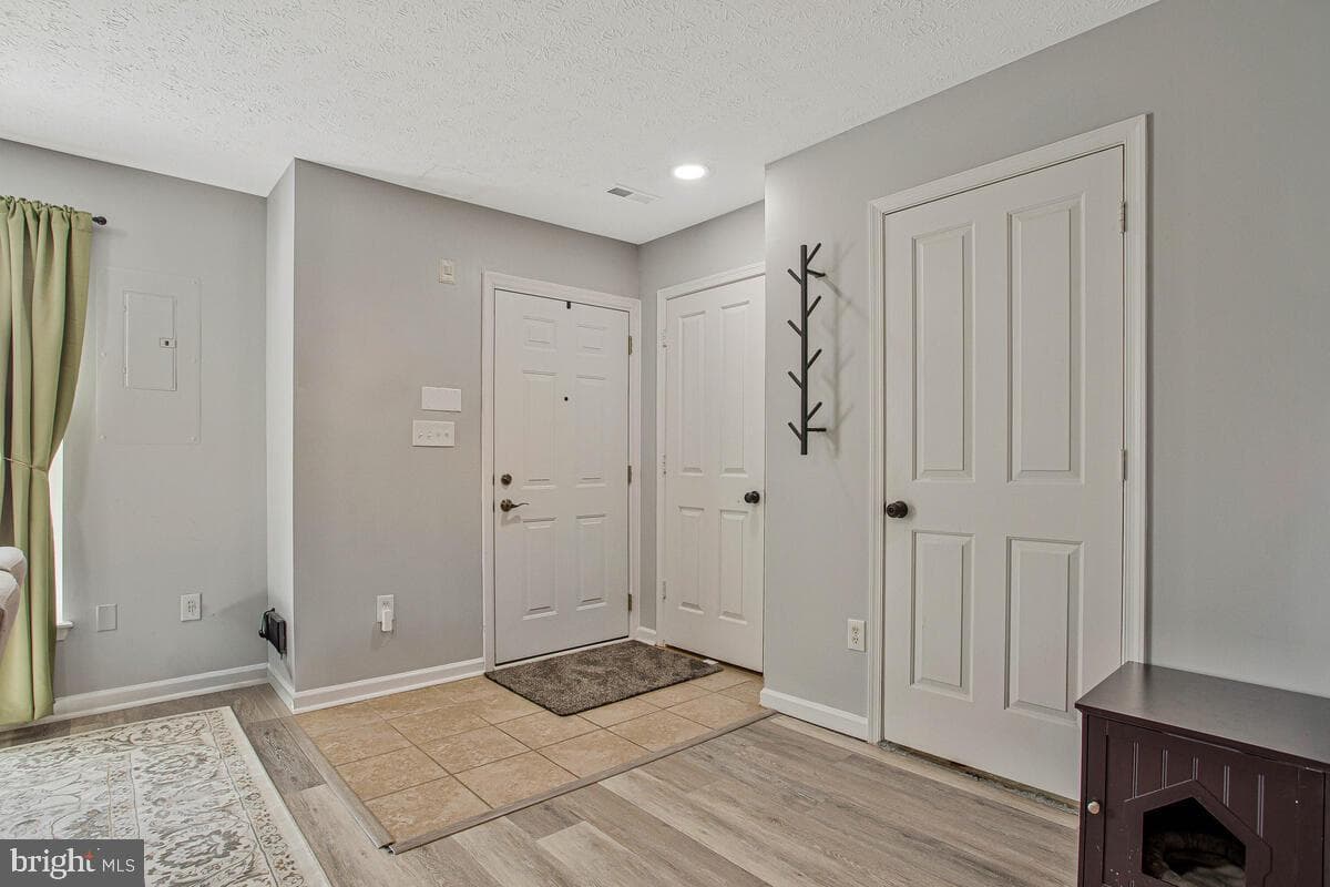 1833 Watch House Circle S photo 4