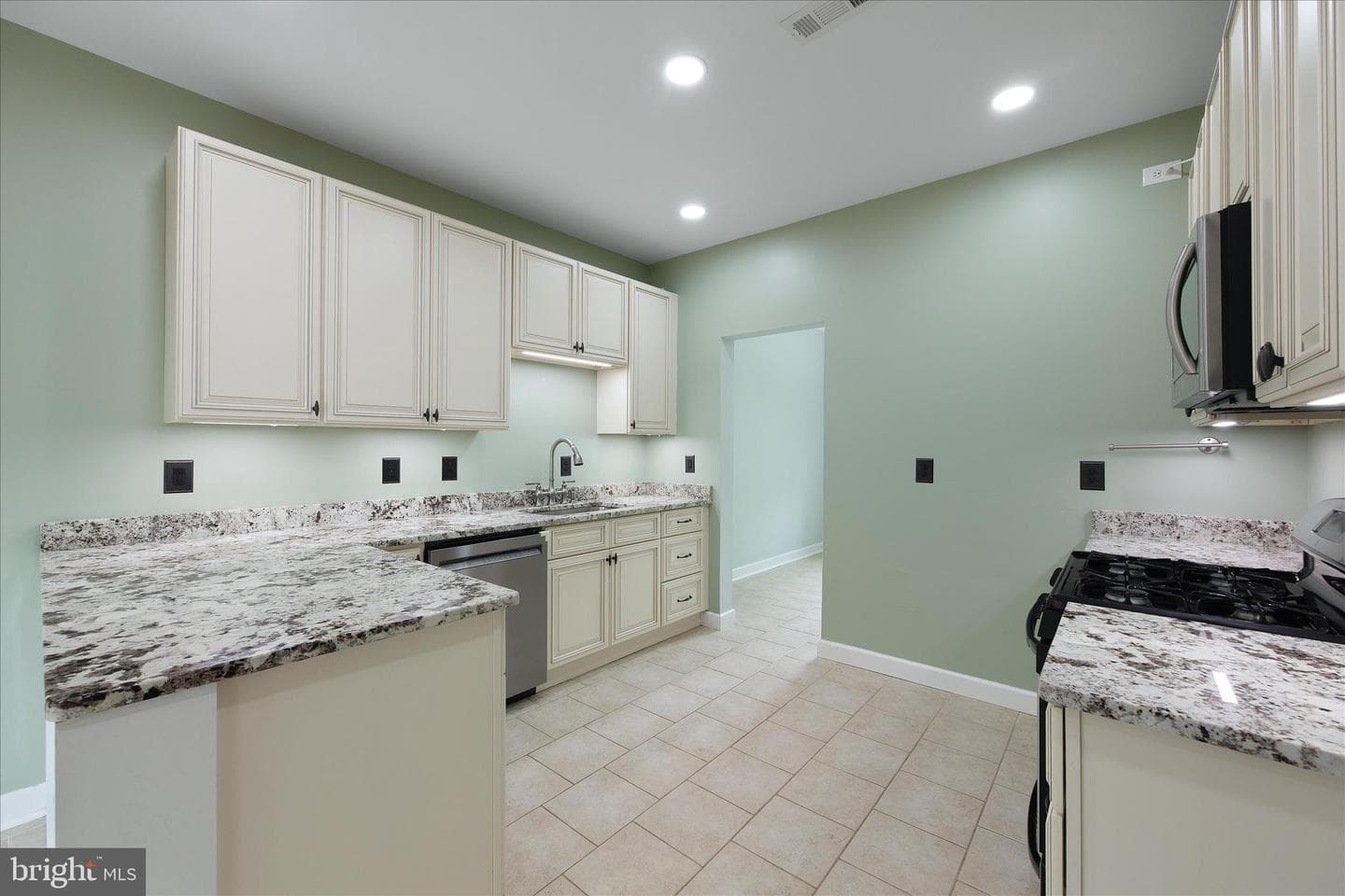 1805 Disney Estates Circle photo 14