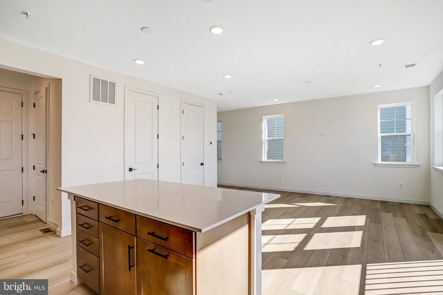5737 Howard Drive photo 20