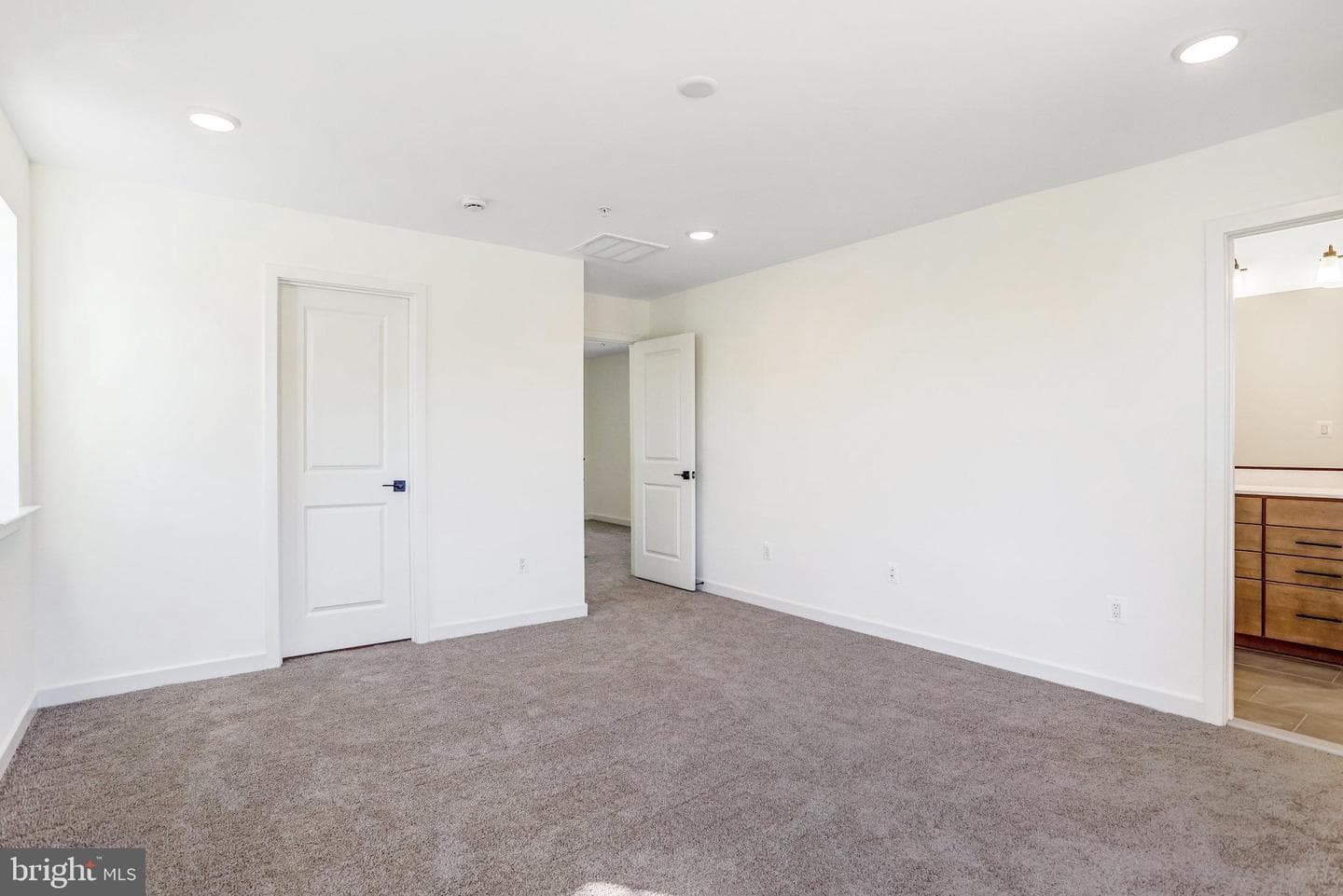 5737 Howard Drive photo 33