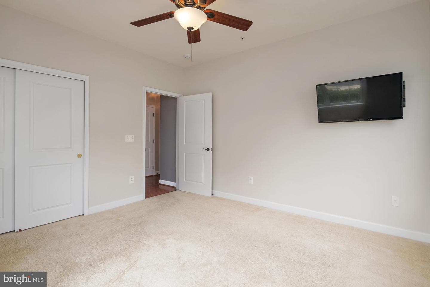 1523 Enyart Way #102 photo 32